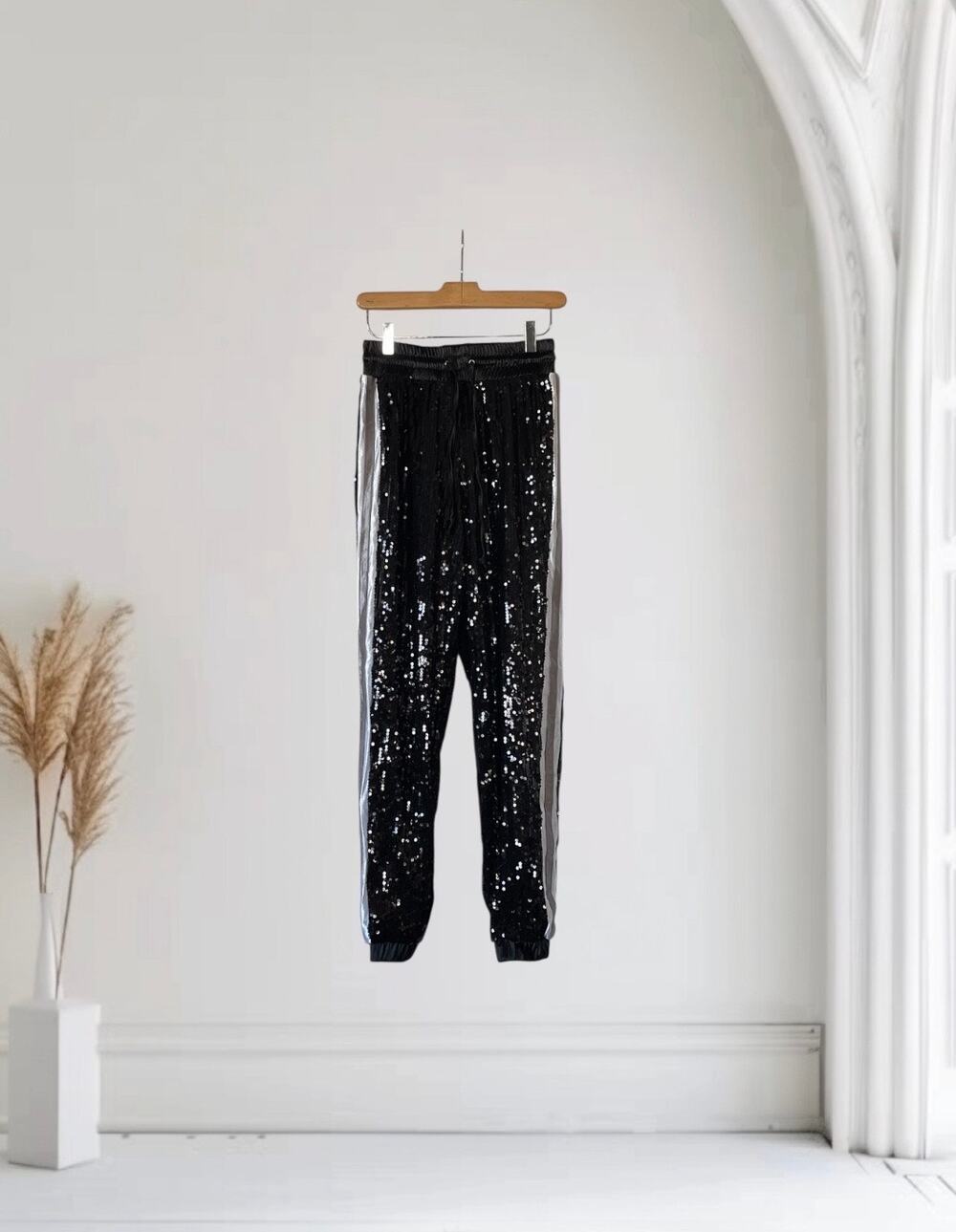 Fashion Nova Woman’s Black Sequin Pull On Pants Small